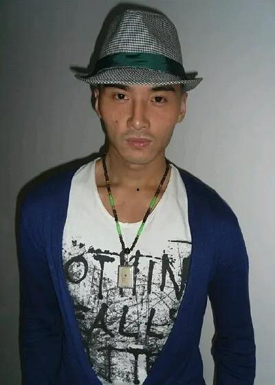 演员严峻个人资料,光影交织，演绎人生百态的银幕行者